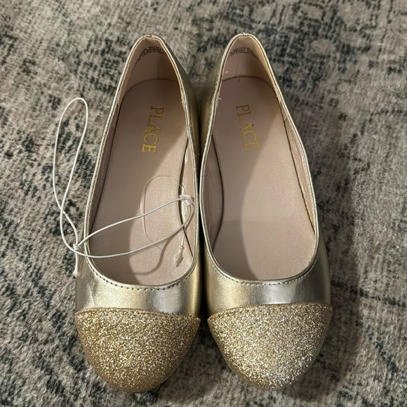Gold flats - Picture 1 of 2